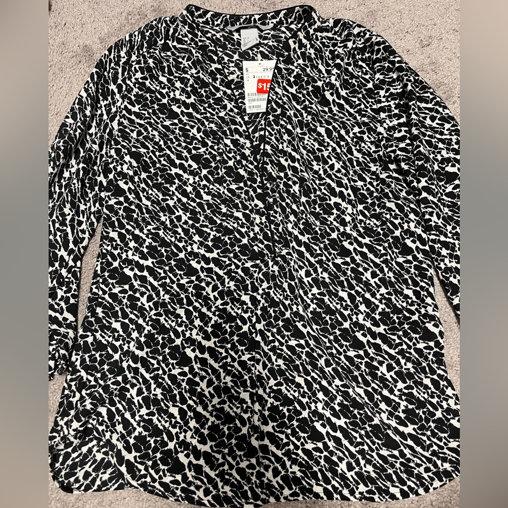H&M Black and White V-Neck Blouse
